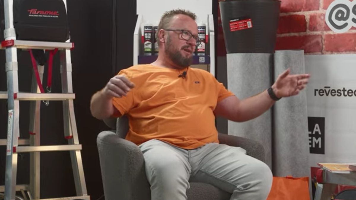 Eduardo Roldán (46 years old), bricklayer: “there are kids who come asking for a salary of 2,500 or 3,000 euros without knowing”