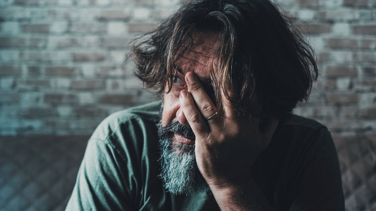 A janitor addicted to alcohol and cocaine gets a permanent absolute disability pension for life: confirmed by justice