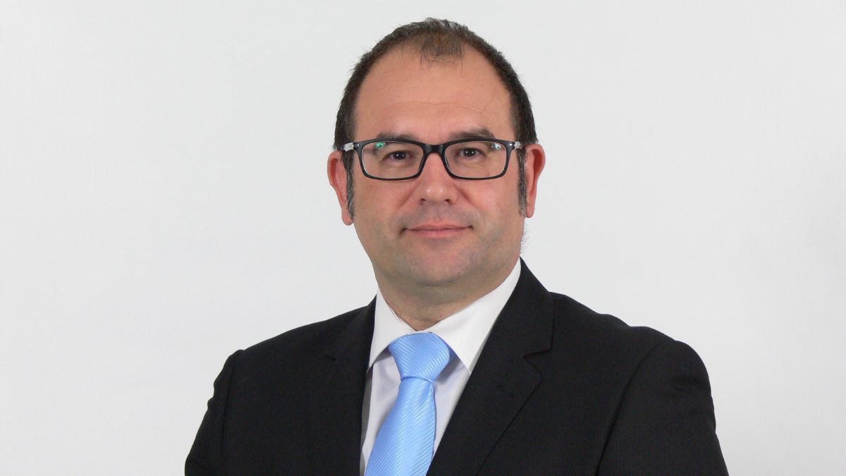 Eduardo Bolinches, economist: "The fewer people suck from the pension fund, the better. They are costing us 13.5 billion euros a month, which is like buying 400 iPhones a day"