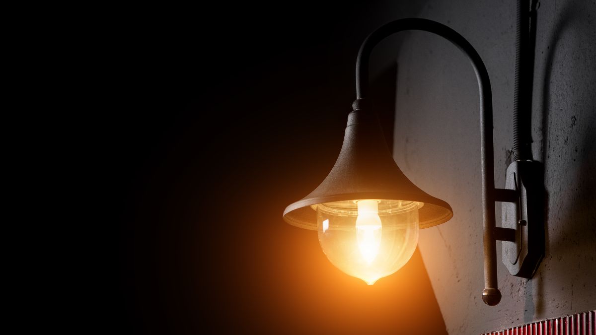 Hourly electricity price tomorrow, Monday, November 3, 2025: when is it cheaper and more expensive in the wholesale market