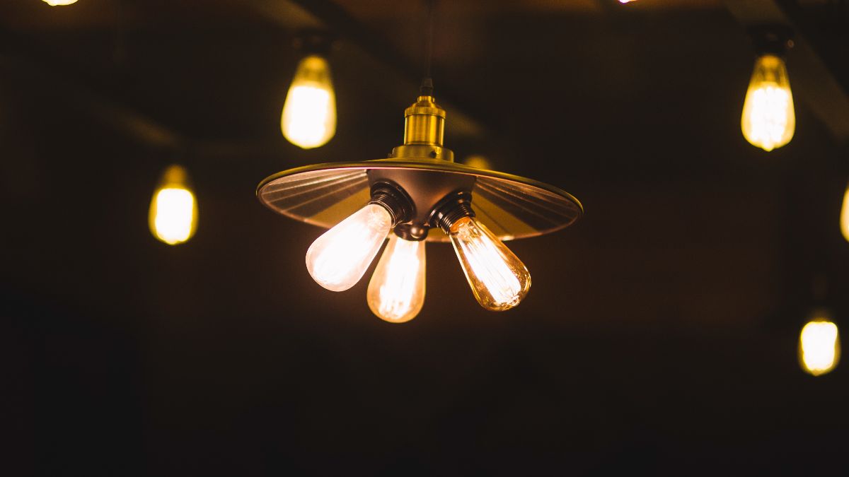 The price of electricity today, Sunday, November 2, 2025: the cheapest and most expensive hours within the PVPC