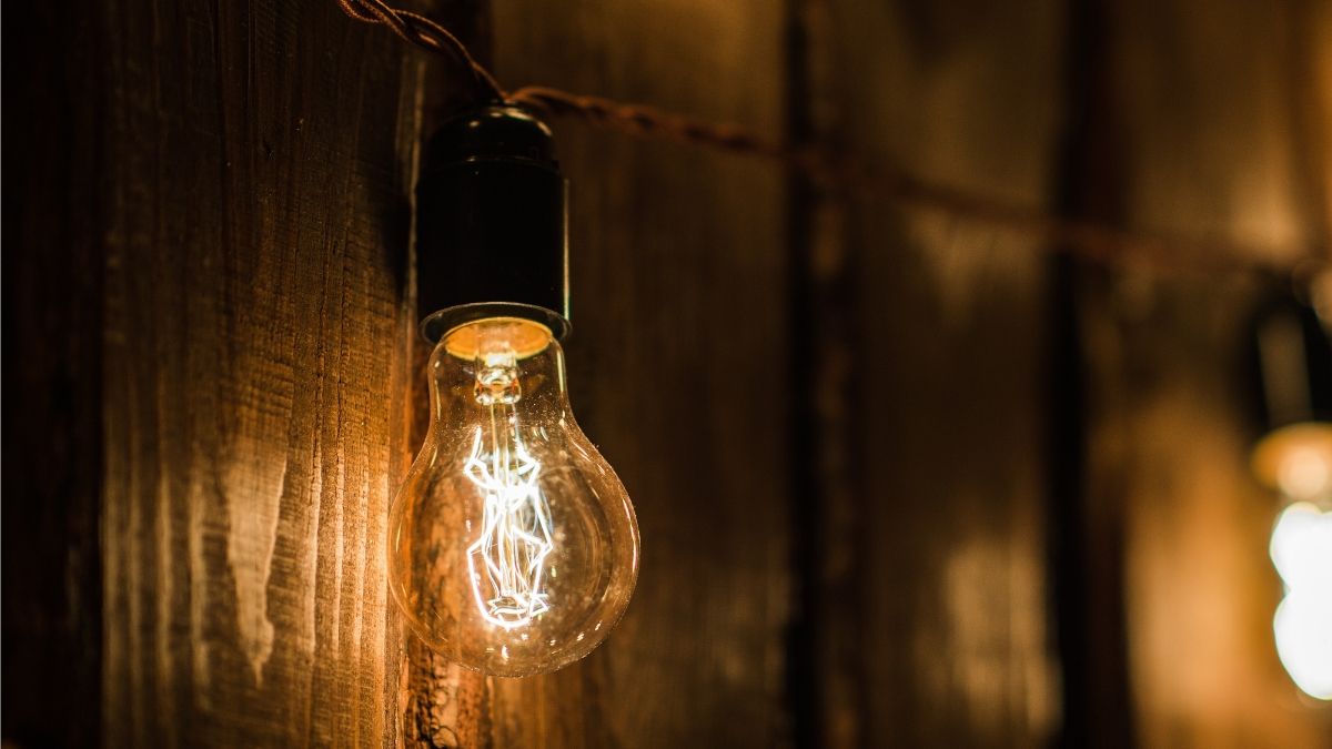 Hourly electricity price tomorrow, Sunday, November 2, 2025: when is it cheapest and most expensive in the wholesale market