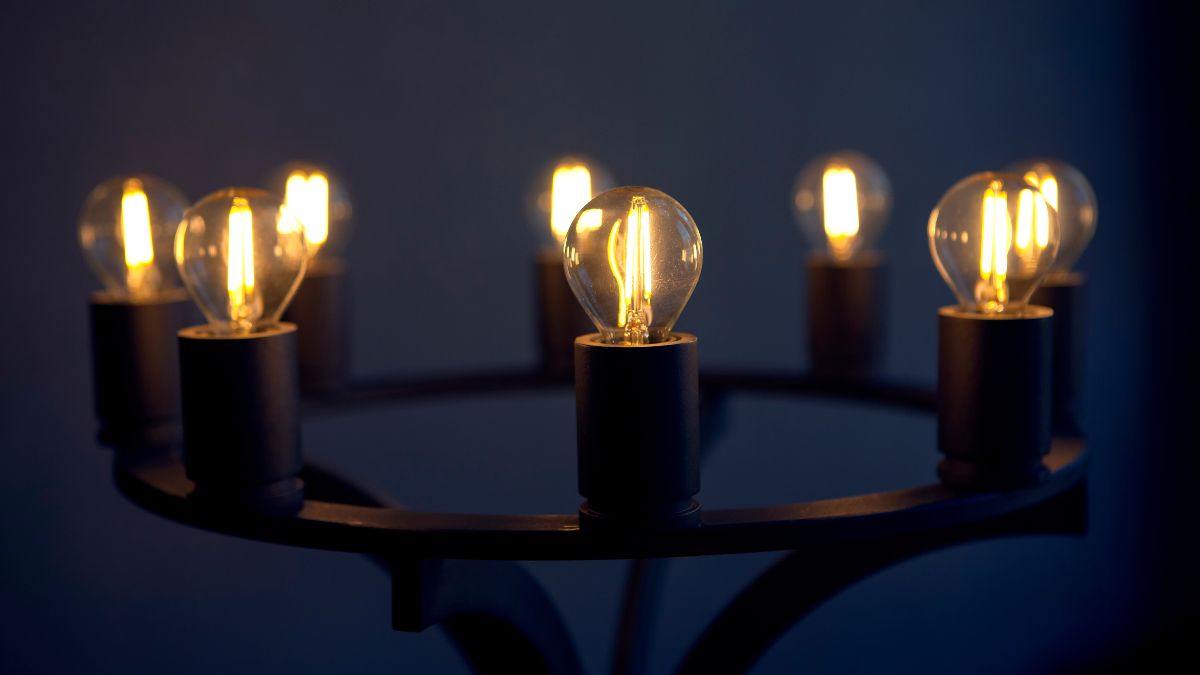 The price of electricity today Tuesday, November 4, 2025: the cheapest and most expensive hours within the PVPC