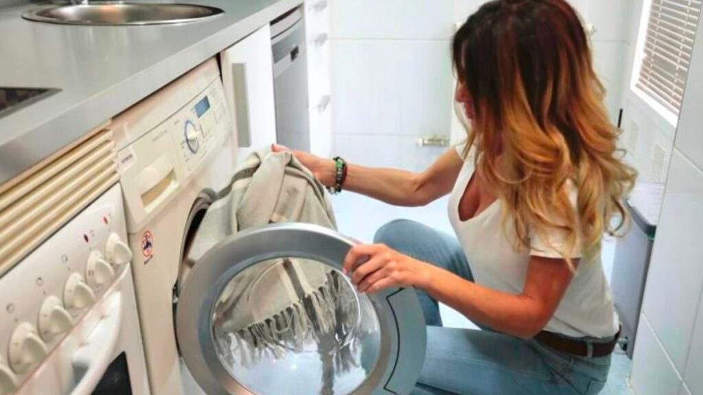 Hourly electricity price tomorrow, Friday, November 7, 2025: when is it cheapest and most expensive