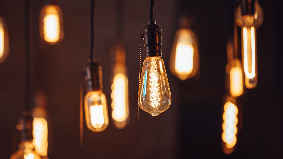 Hourly electricity price Thursday, November 6, 2025: when is it cheapest and most expensive on the day in the wholesale market