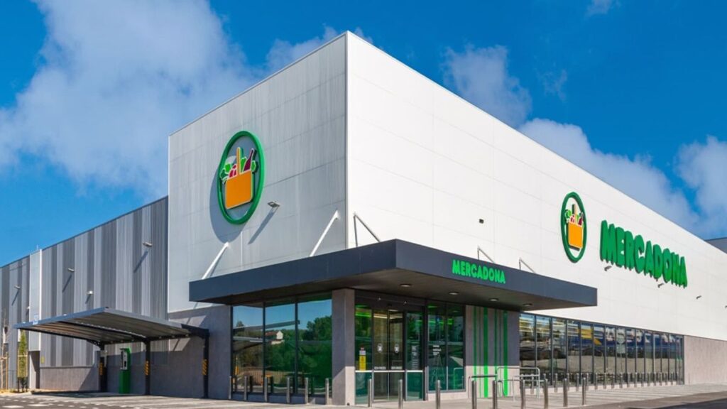 A Mercadona employee is fired for ineptitude and does not achieve permanent disability despite having obesity and urinary incontinence: justice supports it