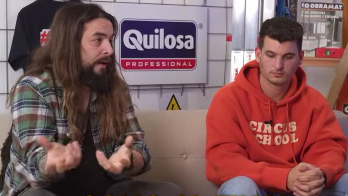 Two kitchen fitters are not shy when talking about their salary: “you can earn up to 3,000 euros per month with 12-hour work days”