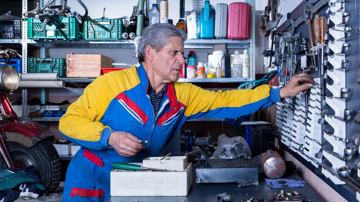 A mechanic with spinal problems beats Social Security and gets a total permanent disability pension