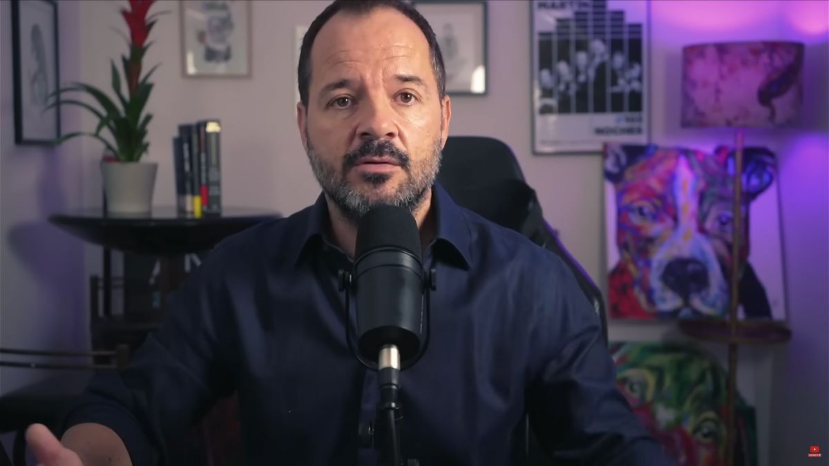 Ángel Martín, presenter: "If you have a dog, forget about saving. It's impossible"