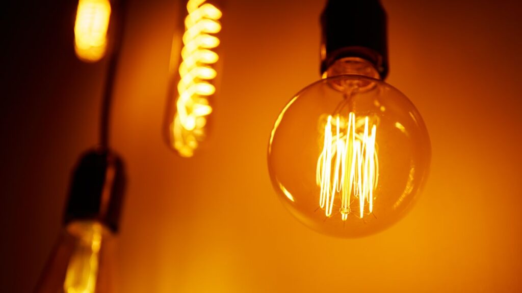 The price of electricity tomorrow, Tuesday, February 24, by hour: when is it cheapest and most expensive on the day