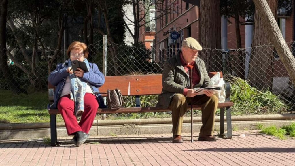 Retirees who collect 2,995.99 euros each month from Social Security