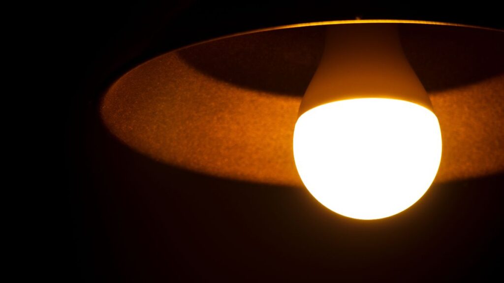 The price of electricity today, Saturday, February 28, 2026: the cheapest and most expensive hours within the PVPC