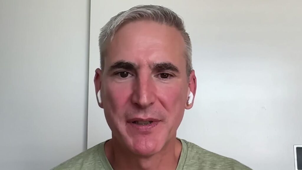 A 54-year-old retiree tells the truth about retiring early: "For the first month I walked with a silly smile on my face. Now I can design my life however I want, whenever I want"