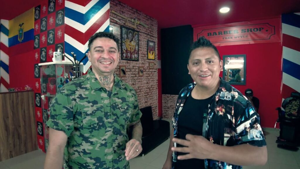 Alex, Ecuadorian hairdresser in Madrid: “I am earning about 2,500 euros, but we work until 10 at night”