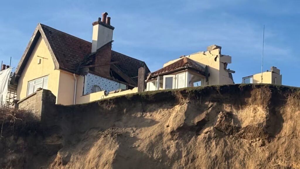 He buys a house for 260,000 euros and 4 months later he loses it: “You can't stop the tide”