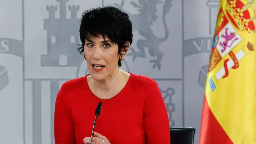 Social Security maintains the widow's pension for all pensioners who find a new job regardless of their salary income.