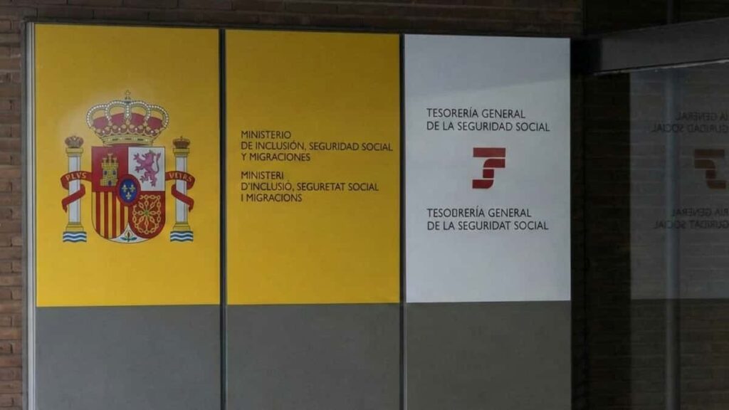 Social Security will deny involuntary early retirement to workers who cannot prove the receipt of severance pay in their bank account.