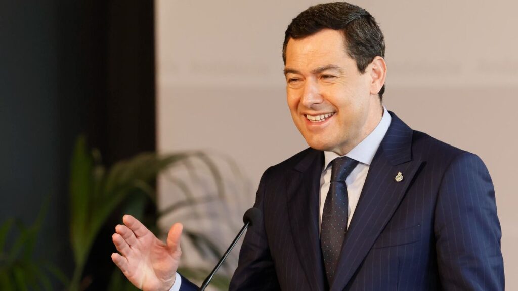 The Junta de Andalucía confirms a deduction of 200 euros in the 2026 personal income tax for single fathers and mothers who live with one of the grandparents