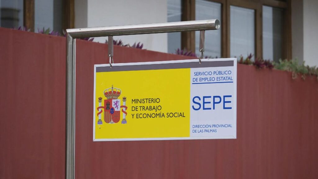 The SEPE will deny unemployment benefits to workers who receive a severance payment greater than the minimum and the excess exceeds the income limit.