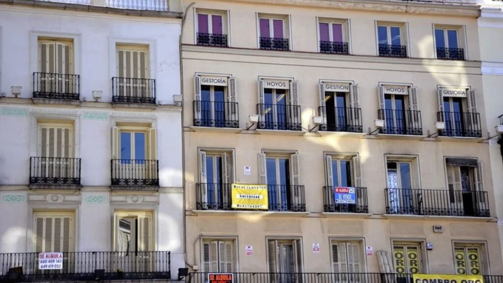 The Supreme Court rules out that a tenant can keep an old rental if he does not reside in the home even if his son occupies it