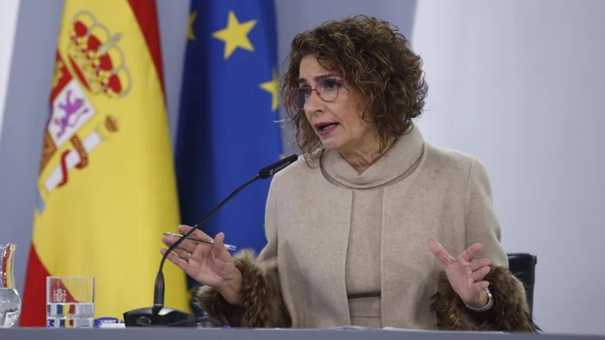The Treasury will adapt the personal income tax to the new SMI of 1,221 euros and will apply a reduction of up to 591 euros to incomes of less than 20,000 euros