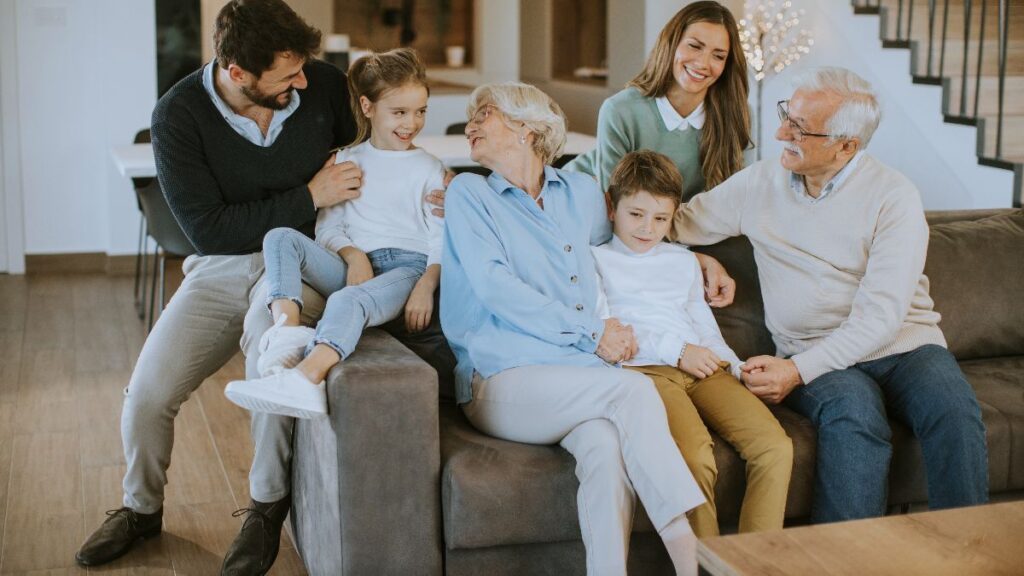 The family as an economic lifeline: adults and seniors transfer 130,000 million a year to support children and young people without sufficient income