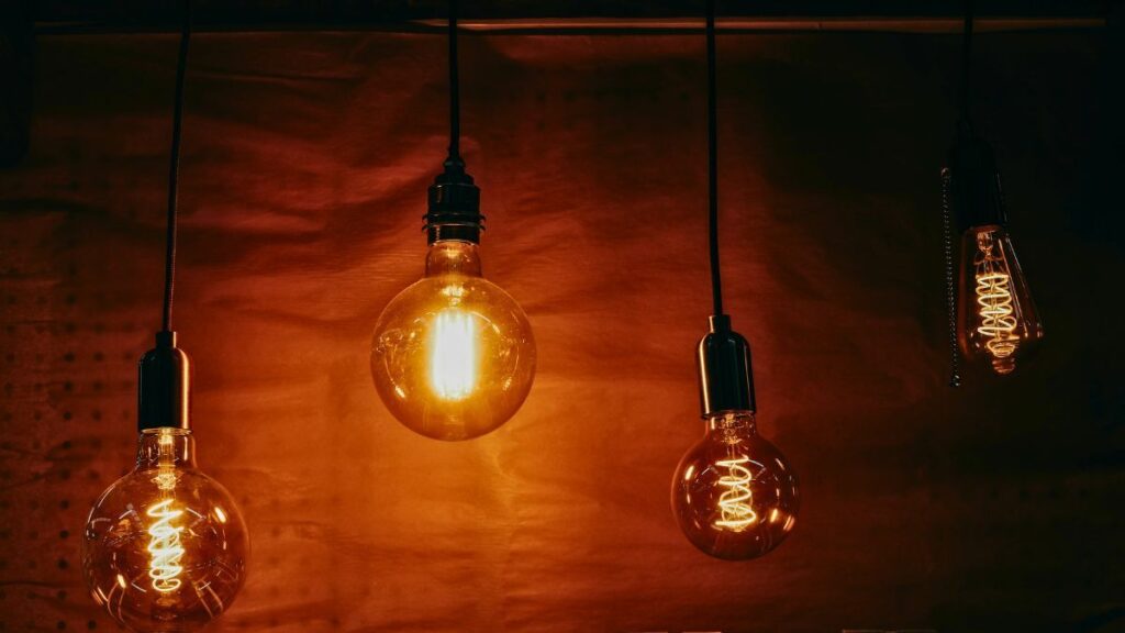 The price of electricity tomorrow, Saturday, February 28, by hour: when is it cheapest and most expensive on the day