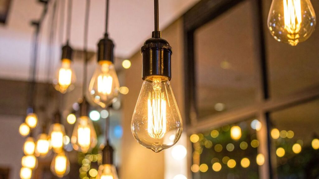 Price of electricity today, Sunday, March 1, 2026: the cheapest and most expensive hours within the PVPC