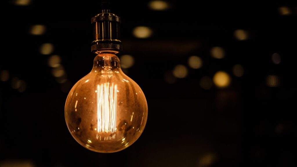 The price of electricity today, Friday, March 6, 2026: the cheapest and most expensive hours within the PVPC