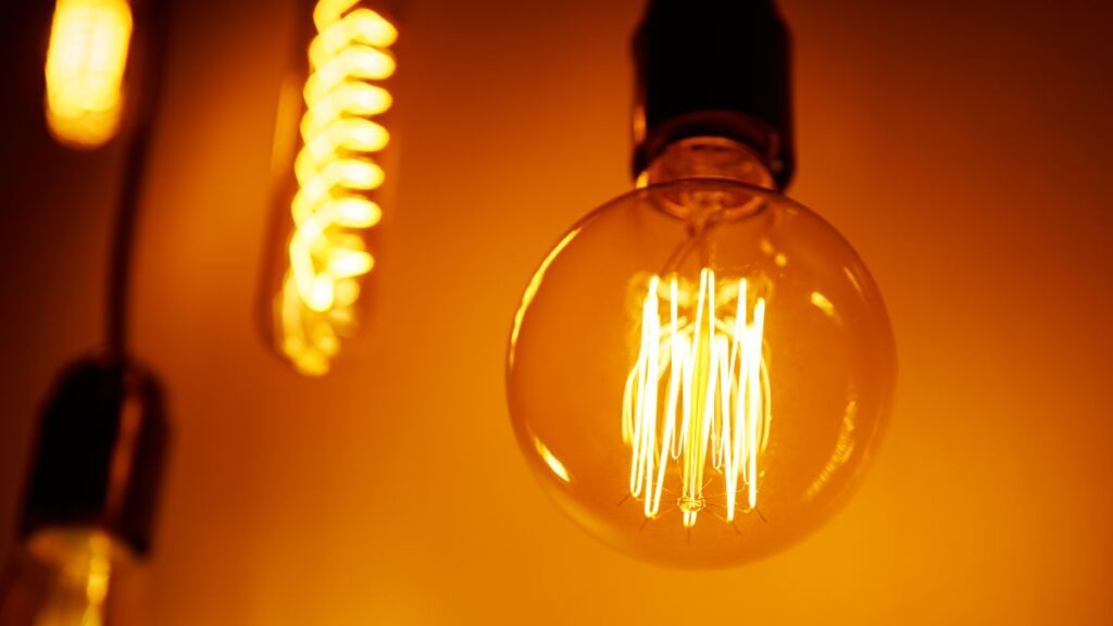 The price of electricity soars today, Tuesday, March 10, 2026: the cheapest and most expensive hours within the PVPC