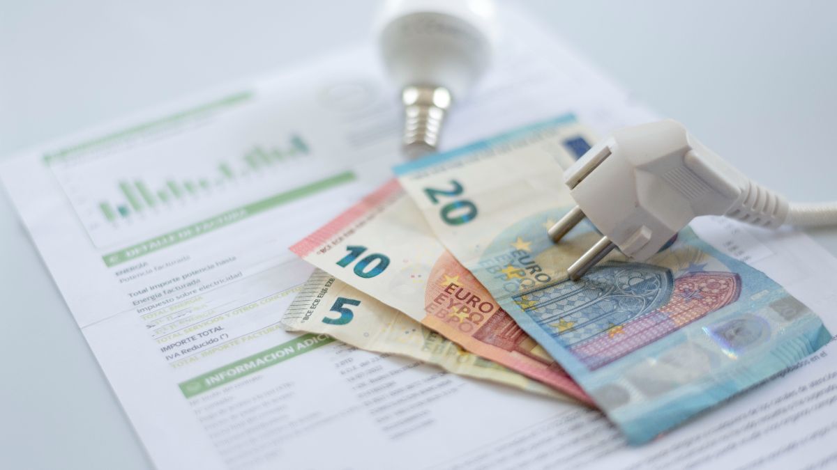 The price of electricity tomorrow, Monday, March 16, by hour: when is it cheapest and most expensive on the day