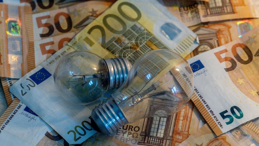 The price of electricity on Sunday, March 15, 2026, by hour: when is it cheapest and most expensive within the wholesale market