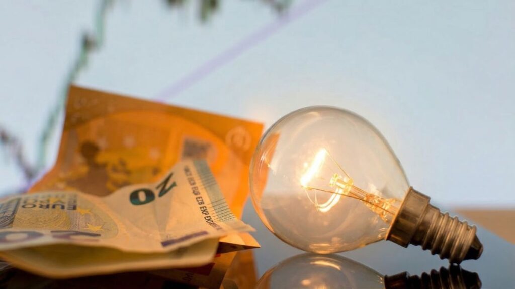 The price of electricity tomorrow, Thursday, March 19, by hour: when is it cheapest and most expensive on the day