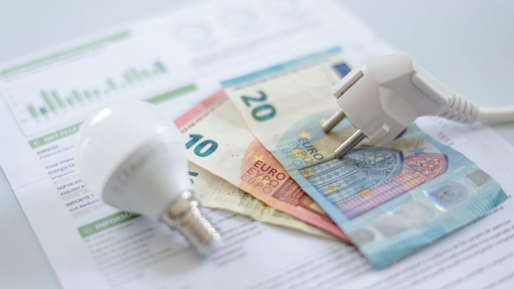 The price of electricity tomorrow, Saturday, March 21, by hour: when is it cheapest and most expensive on the day