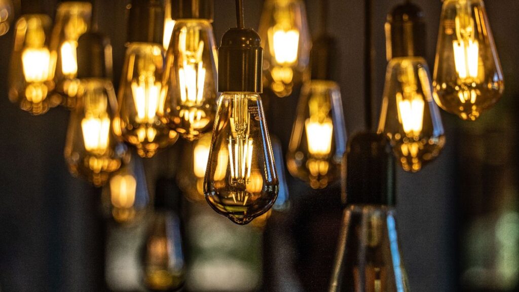 The price of electricity today Tuesday, March 24, 2026: the cheapest and most expensive hours within the PVPC