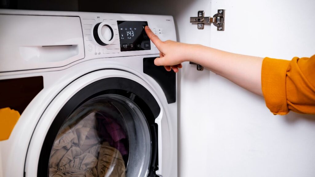 The price of electricity tomorrow, Wednesday, March 25, by hour: when is it cheapest and most expensive on the day