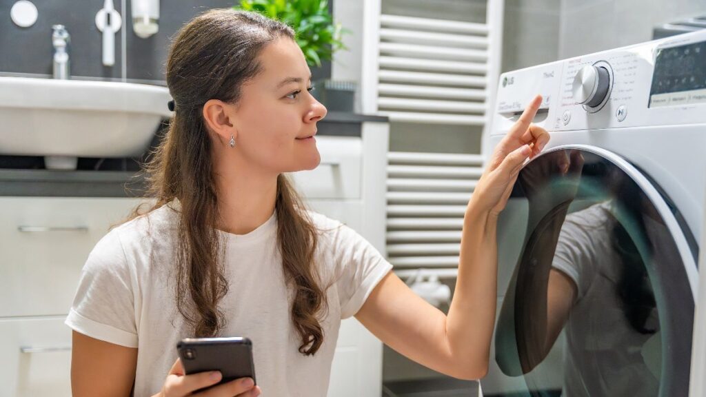 The price of electricity tomorrow, Thursday, March 26, by hour: when is it cheapest and most expensive on the day