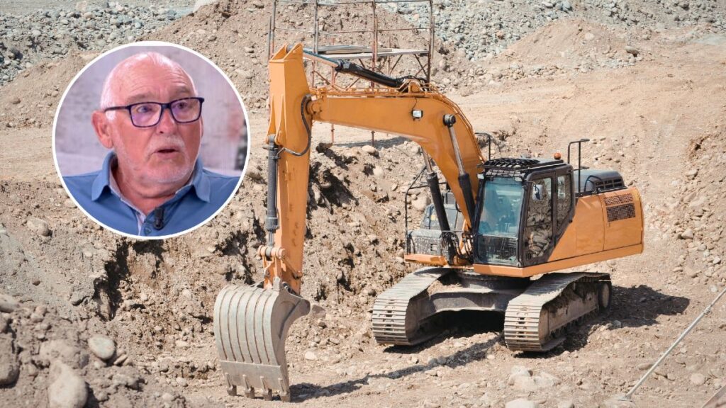 A 77-year-old retiree invests 50,000 euros in an excavator to complete his pension of 850 euros and now bills 3,500 euros per month