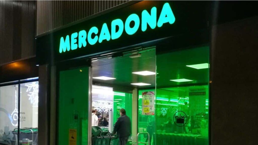 A businessman responds to the owner of Mercadona: "Don't sell me the motorcycle... the social reality is that our shopping cart is increasingly difficult to fill."