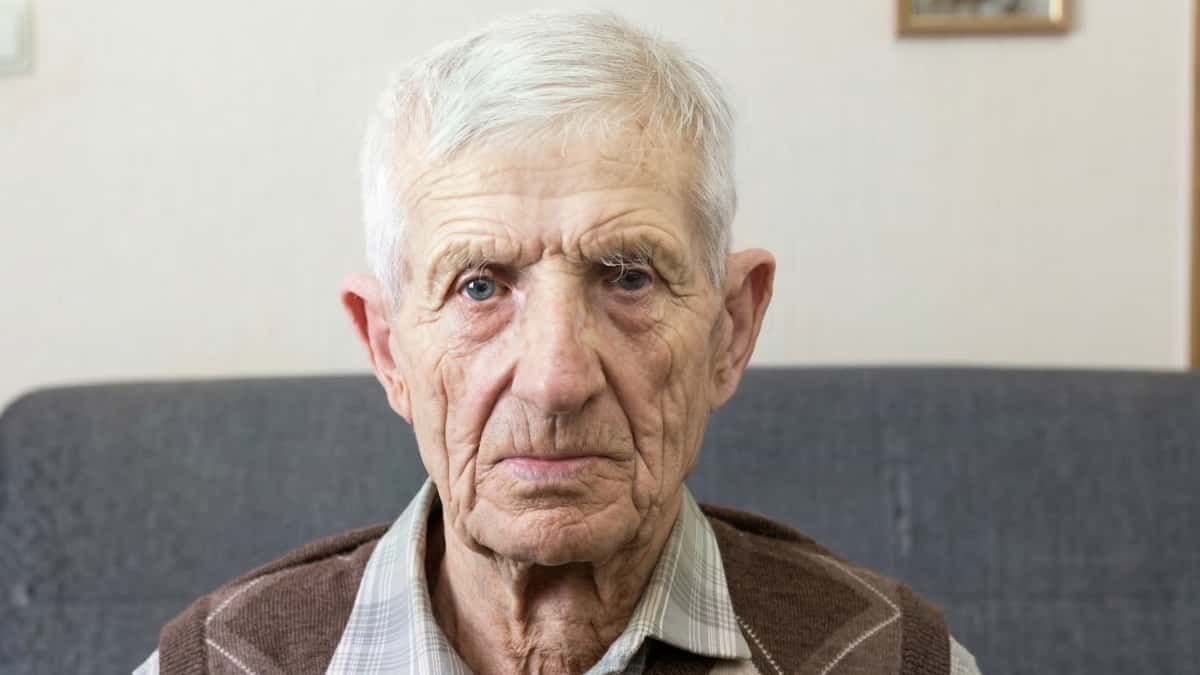 A retiree must return 17,143.29 euros for collecting his retirement pension and medical leave.