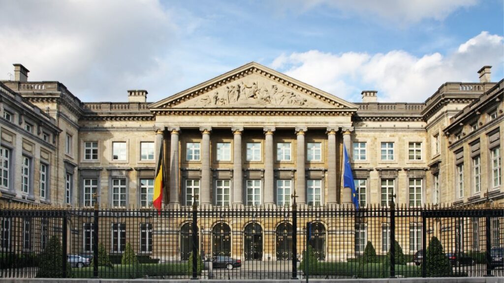 Belgium ends unemployment benefits indefinitely and tightens early retirements