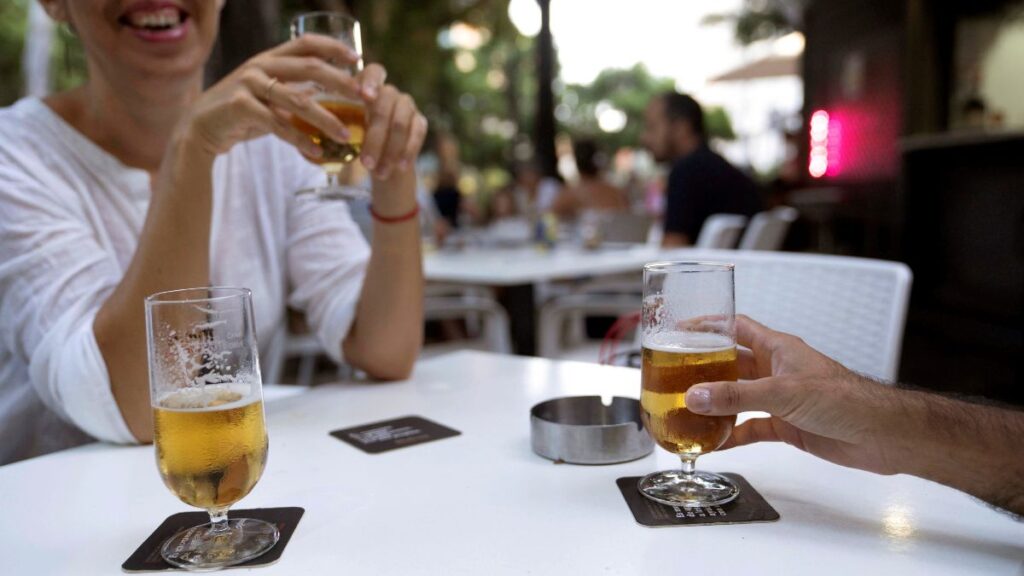 Goodbye to beer at Easter: workers go on strike and do not guarantee supply