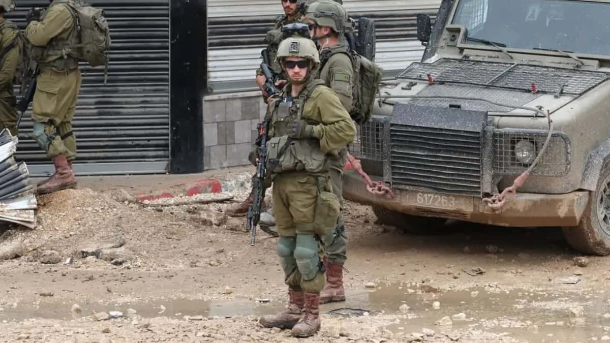 How much does an Israeli soldier earn and what bonuses do “lone soldiers” receive?