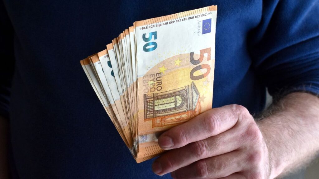 How much money should you have in your emergency fund in case of a possible recession in 2026