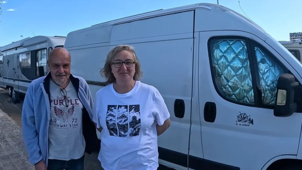 Juanma and Tony, 4 years living in a 5 m² camper: “We use two bottles of butane a year”