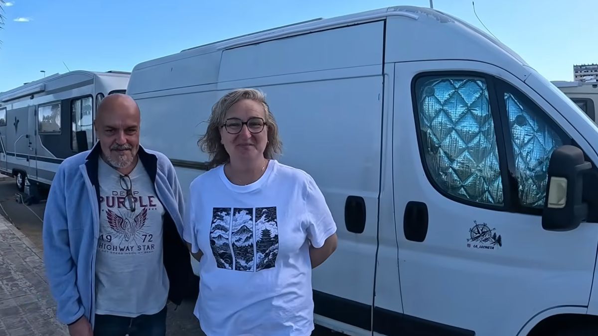 Juanma and Tony, 4 years living in a 5 m² camper: “We use two bottles of butane a year”