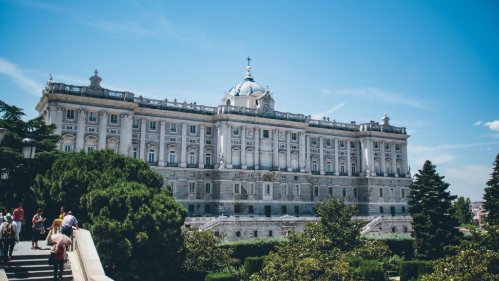 Madrid changes the rules: the City Council will allow the construction of flexible rental apartments and aparthotels on 240 industrial plots