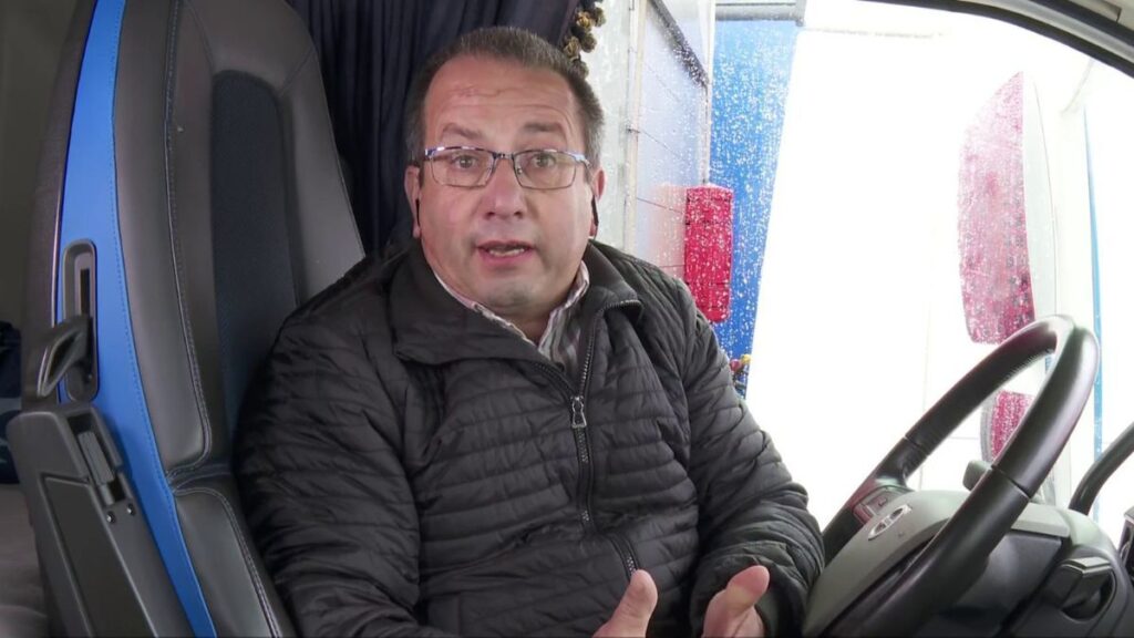 Óscar, transporter, in response to the rise in gasoline prices: “Before the war he filled the tank for 1,000 euros and now it costs 1,450, 45% more”