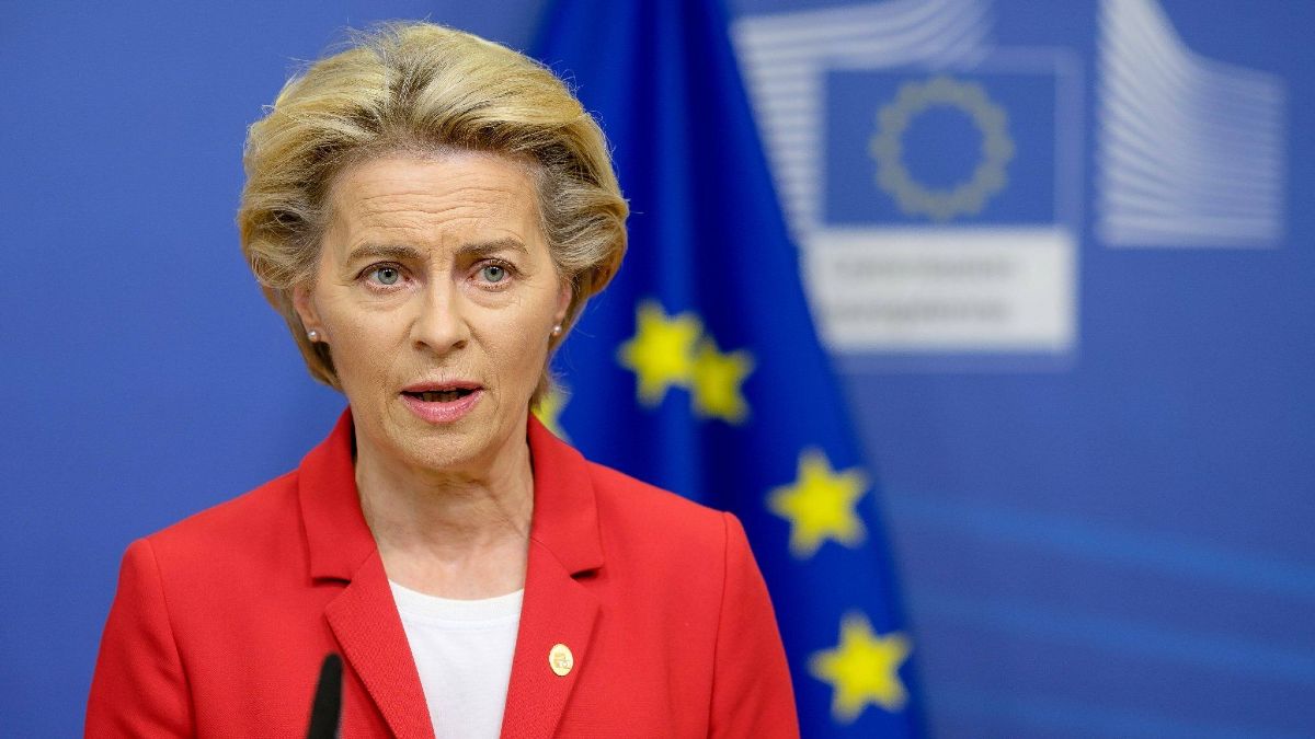 The EU changes the rules and will pay citizens to recycle used clothes in a container
