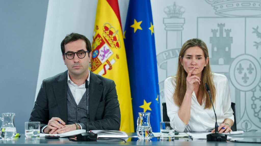 The Government releases 11.5 million barrels of oil to fight the economic effects of the conflict in the Middle East